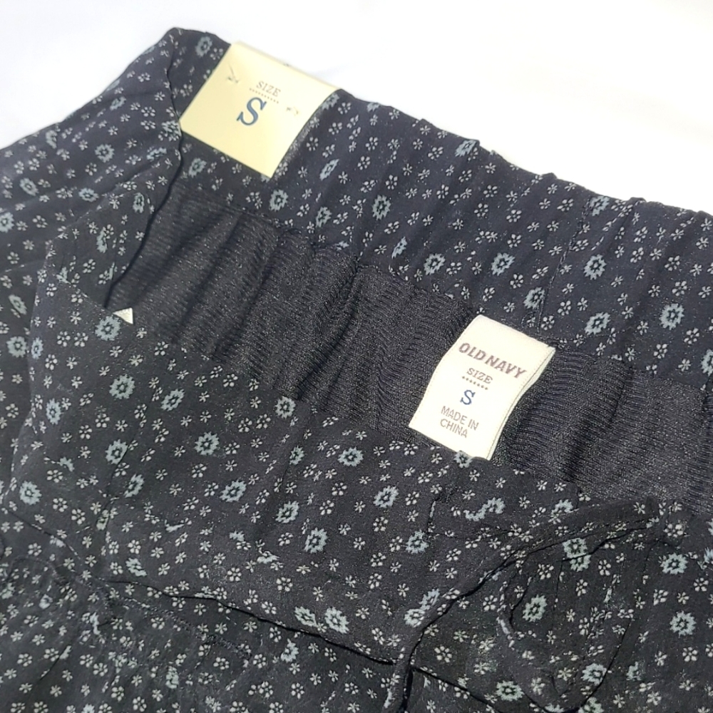 [NWT] Old Navy Ditsy Floral Black & Grey Tiered Mini Skirt - Fully Lined (Small) - Picture 9 of 16